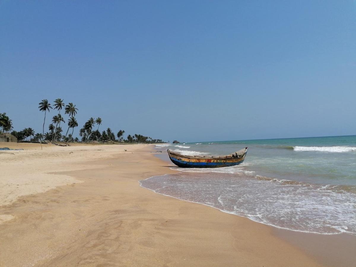 Afro Beach Eco Resort Butre ภายนอก รูปภาพ